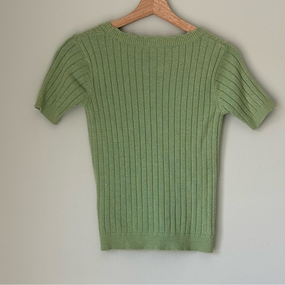 Green Ribbed Hem&Thread Short Sleeve Top with Button Detail  Size: Small  Measur - Picture 2 of 4